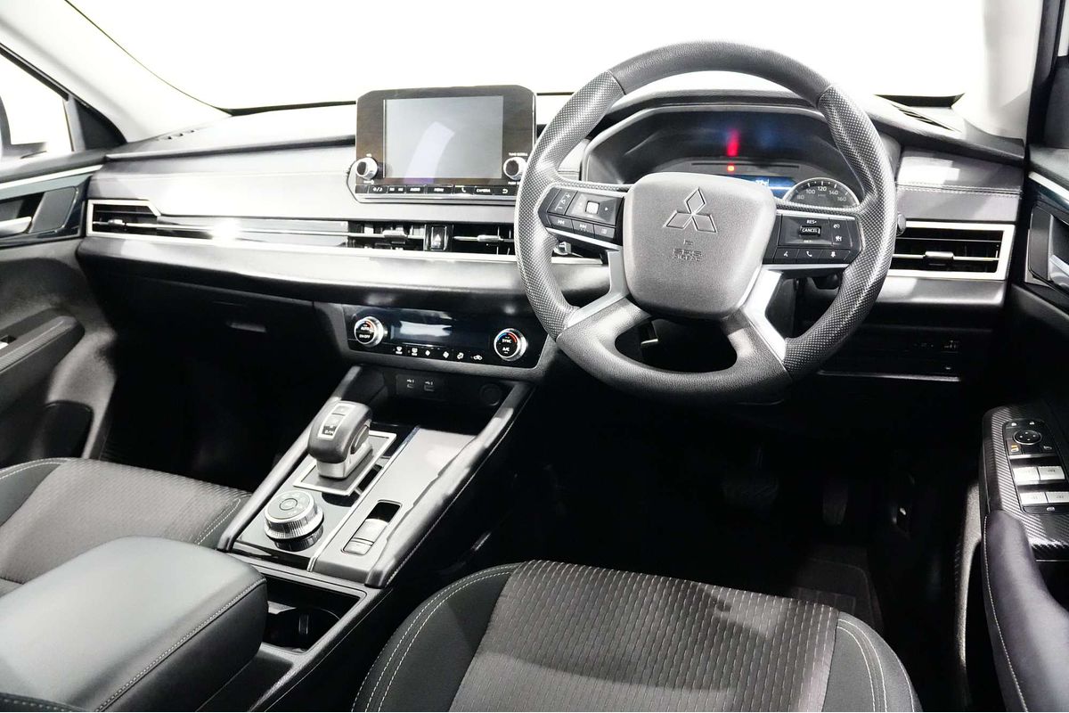 2023 Mitsubishi Outlander ES ZM