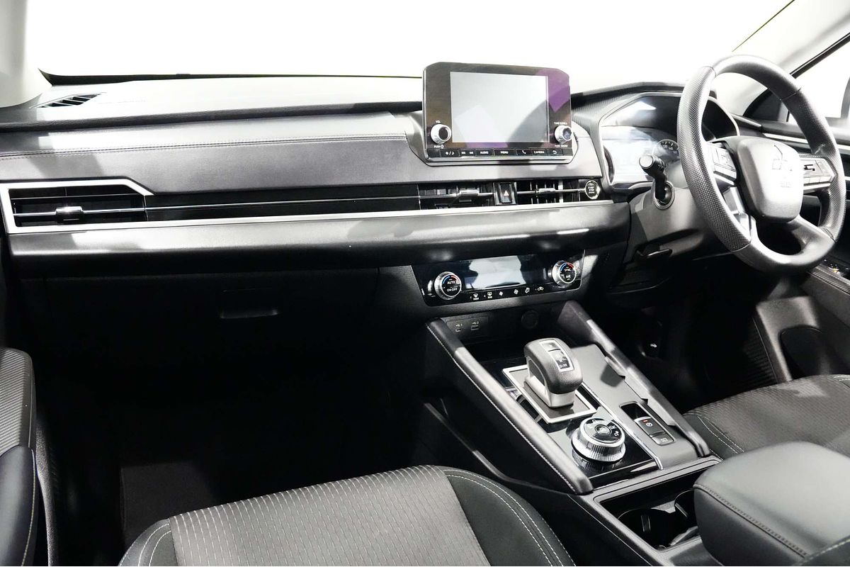 2023 Mitsubishi Outlander ES ZM