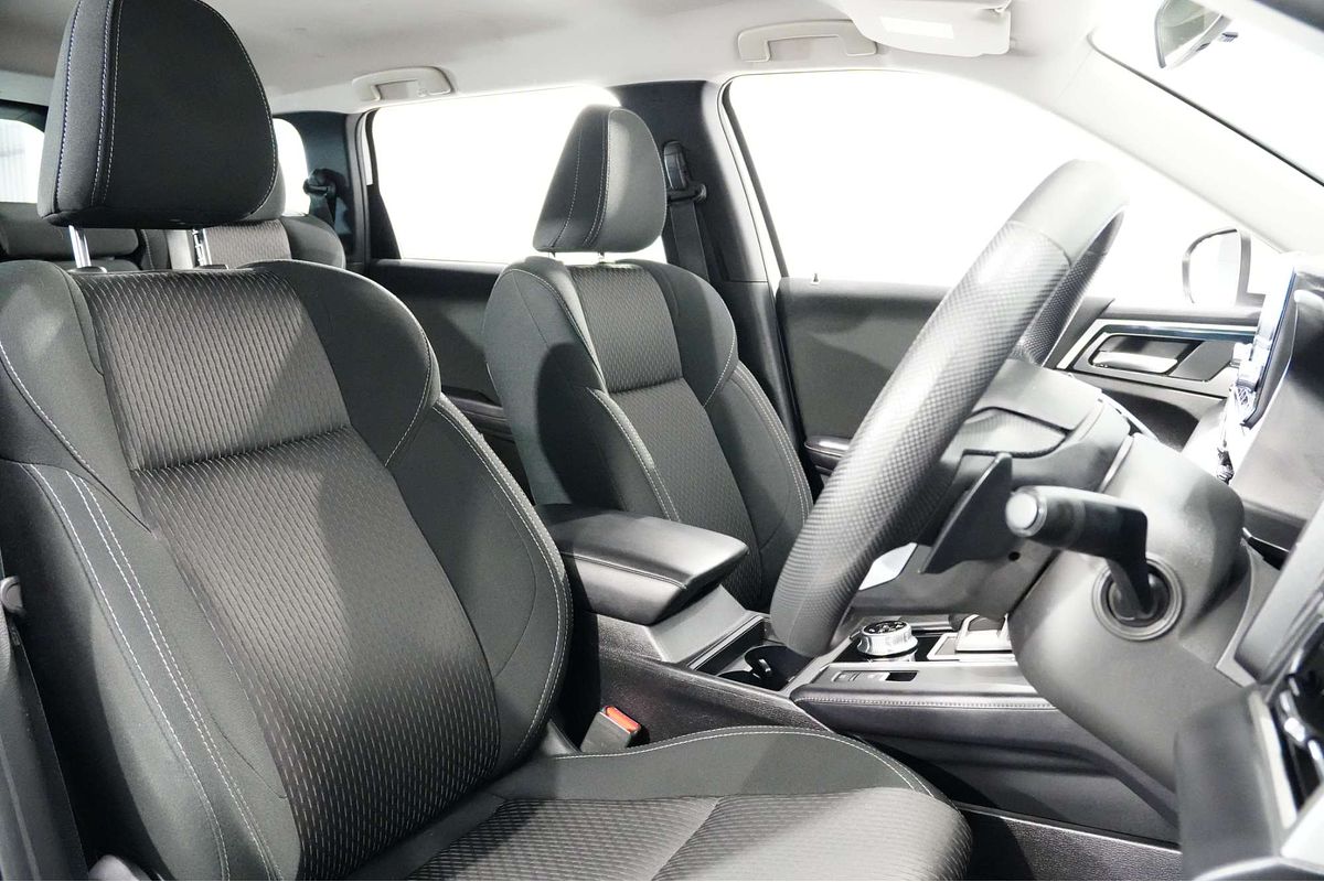 2023 Mitsubishi Outlander ES ZM