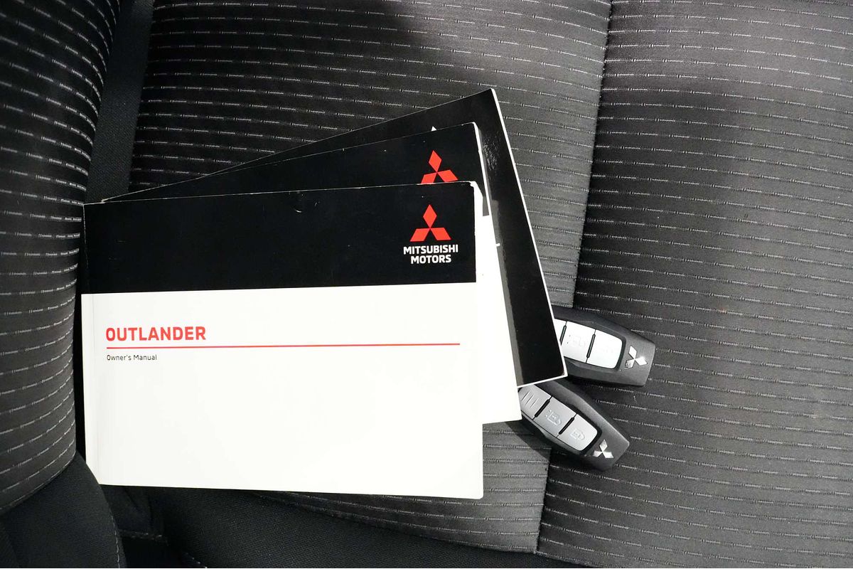 2023 Mitsubishi Outlander ES ZM