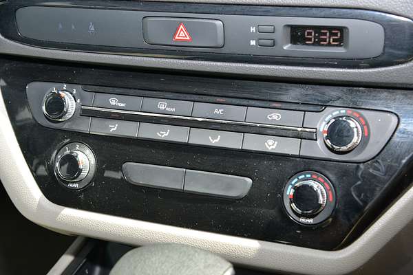 2017 Kia Carnival S YP thumb-12