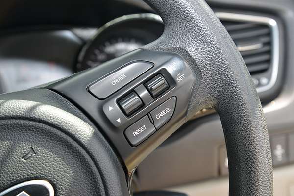 2017 Kia Carnival S YP thumb-13