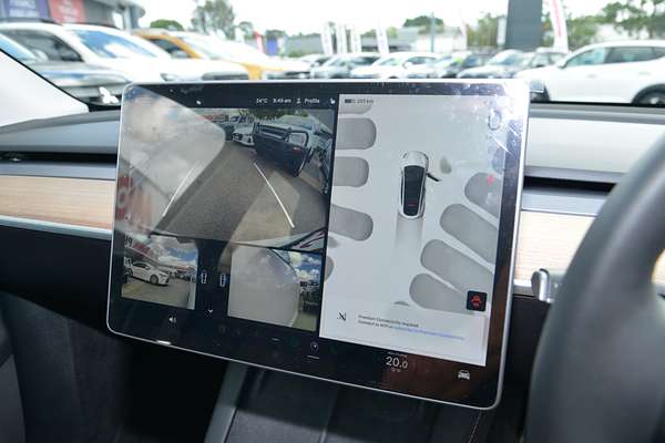 2023 Tesla Model Y Rear-Wheel Drive thumb-12