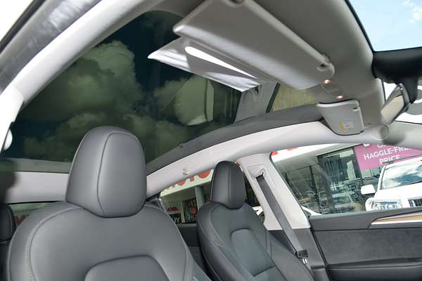 2023 Tesla Model Y Rear-Wheel Drive thumb-10