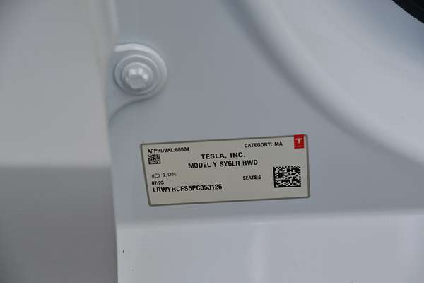 2023 Tesla Model Y Rear-Wheel Drive thumb-23