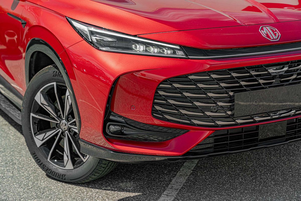 2025 MG HS Super Hybrid Essence AS33P