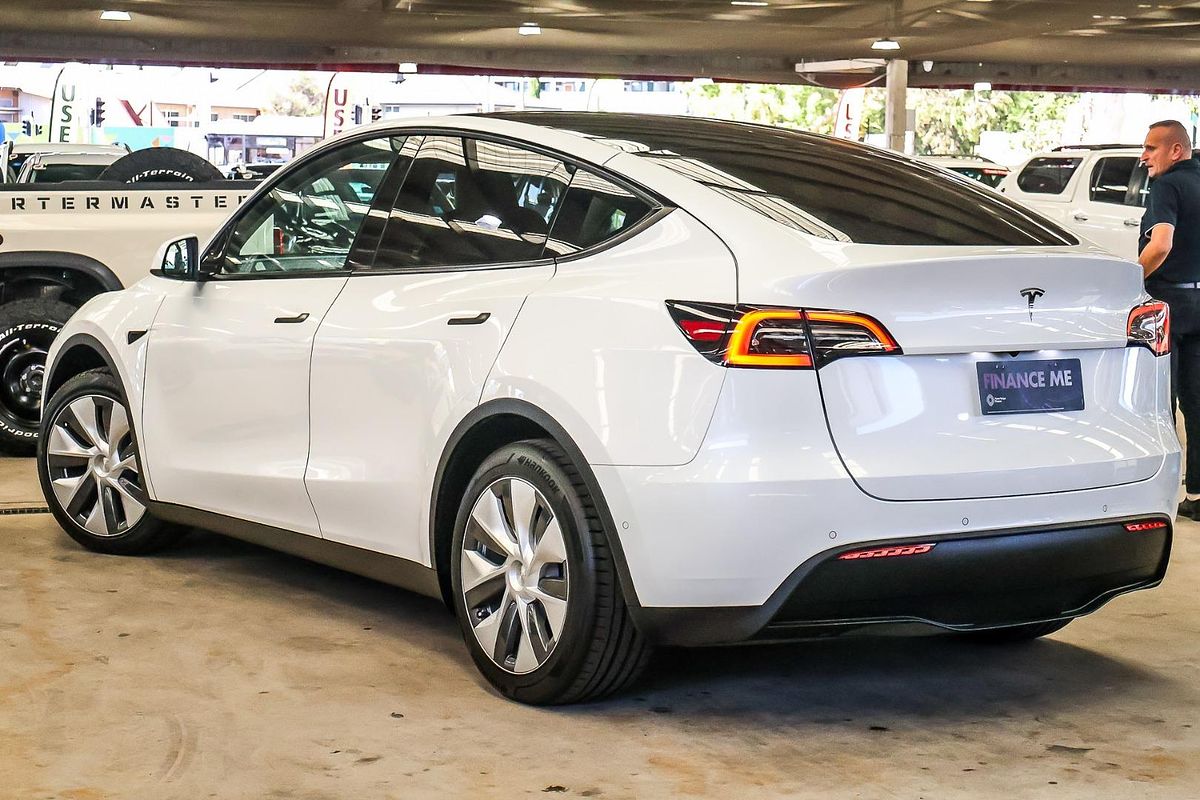 2022 Tesla Model Y Rear-Wheel Drive