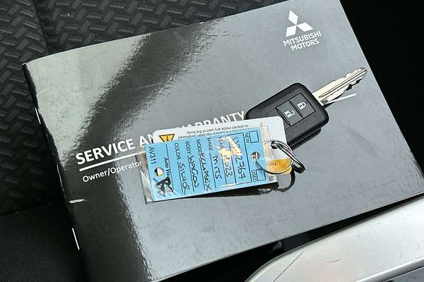 2023 Mitsubishi Eclipse Cross ES YB thumb-22