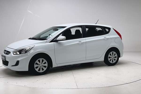 2016 Hyundai Accent Active RB4 thumb-3