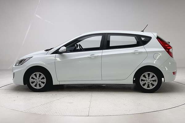 2016 Hyundai Accent Active RB4 thumb-4