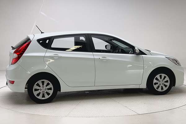 2016 Hyundai Accent Active RB4 thumb-8