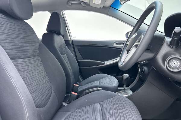 2016 Hyundai Accent Active RB4 thumb-12