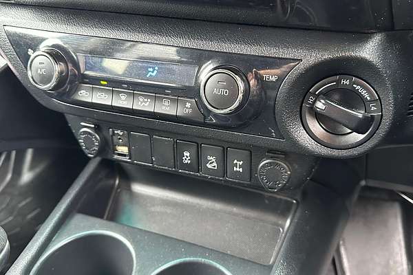 2017 Toyota Hilux SR5 GUN126R 4X4 thumb-27