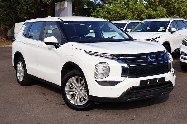 2023 Mitsubishi Outlander ES ZM