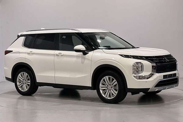 2024 Mitsubishi Outlander LS ZM