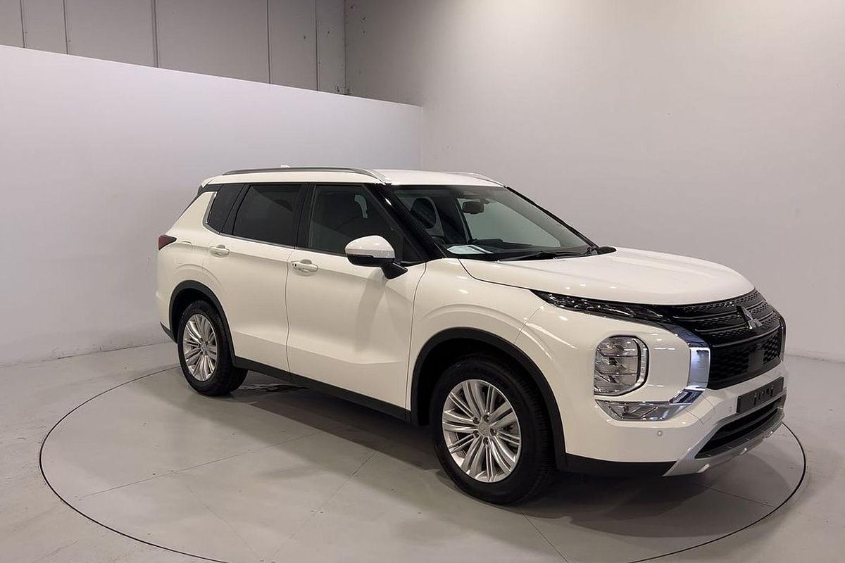 2024 Mitsubishi Outlander LS ZM