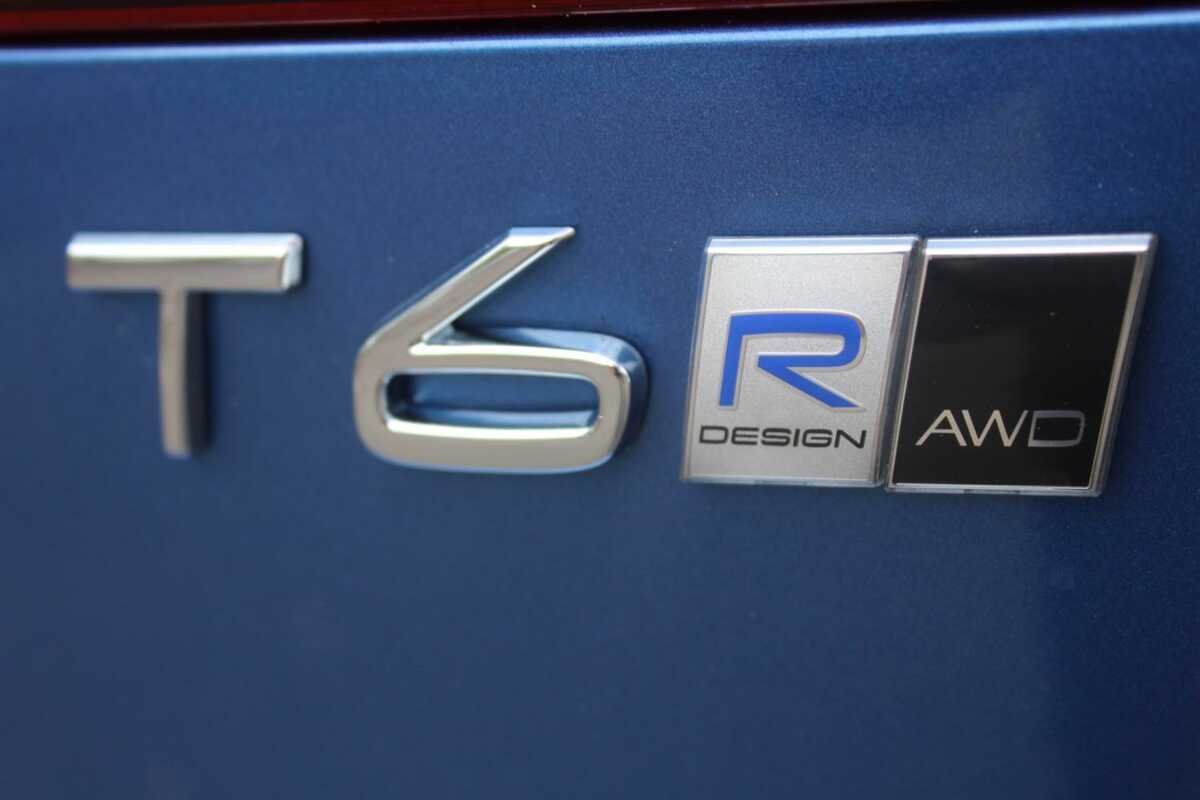 2017 Volvo XC60 T6 R-Design