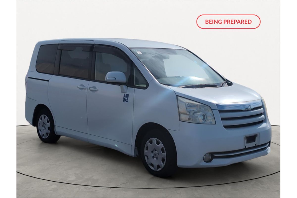 2010 Toyota Noah Welcab