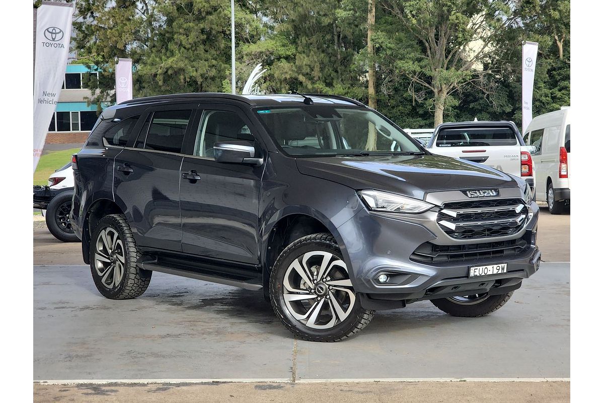 2022 Isuzu MU-X LS-T