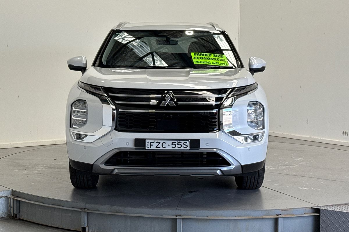 2025 Mitsubishi Outlander LS ZM