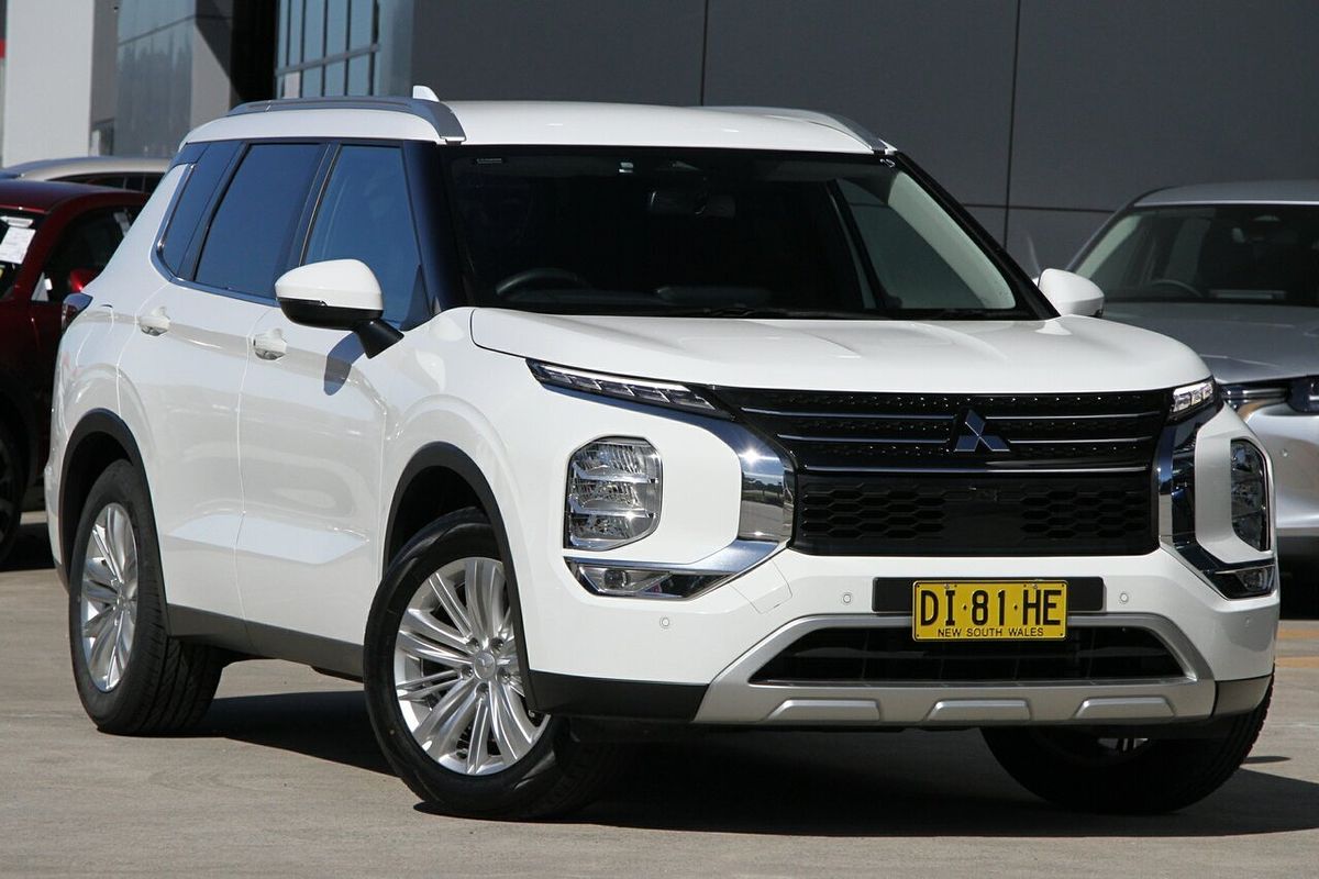 2023 Mitsubishi Outlander LS ZM