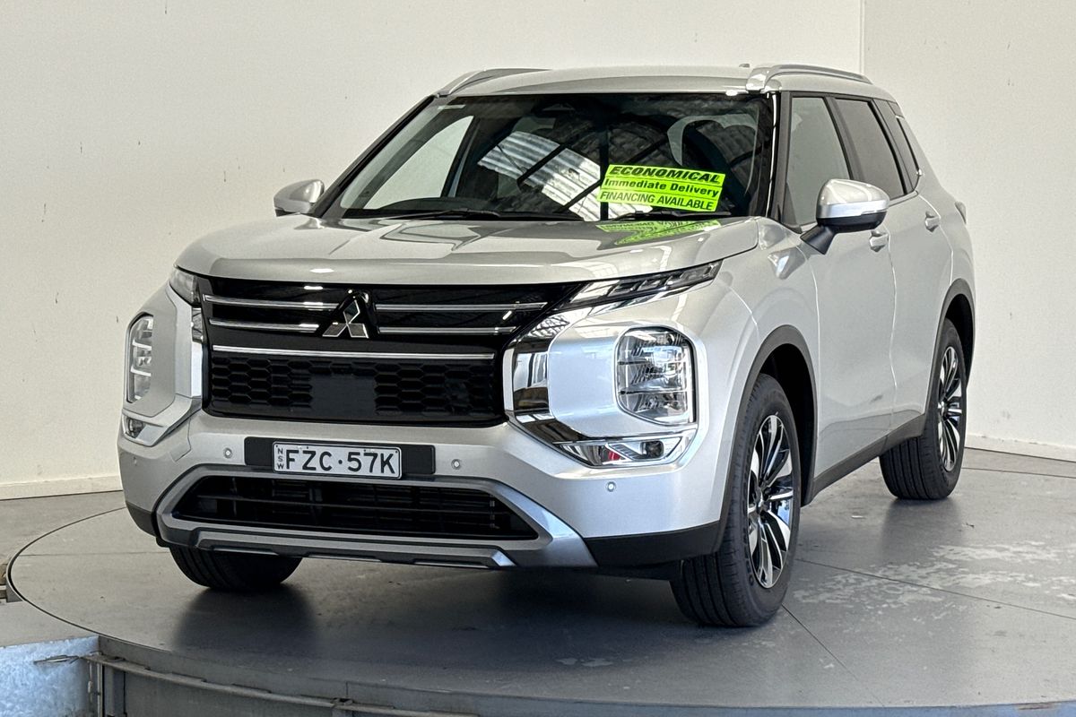 2025 Mitsubishi Outlander LS ZM