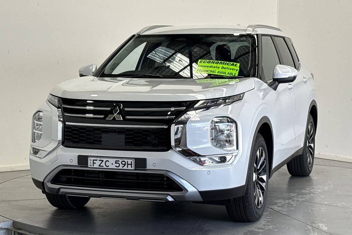 2025 Mitsubishi Outlander LS ZM