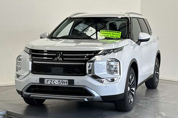 2025 Mitsubishi Outlander LS ZM