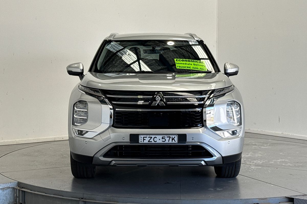 2025 Mitsubishi Outlander LS ZM