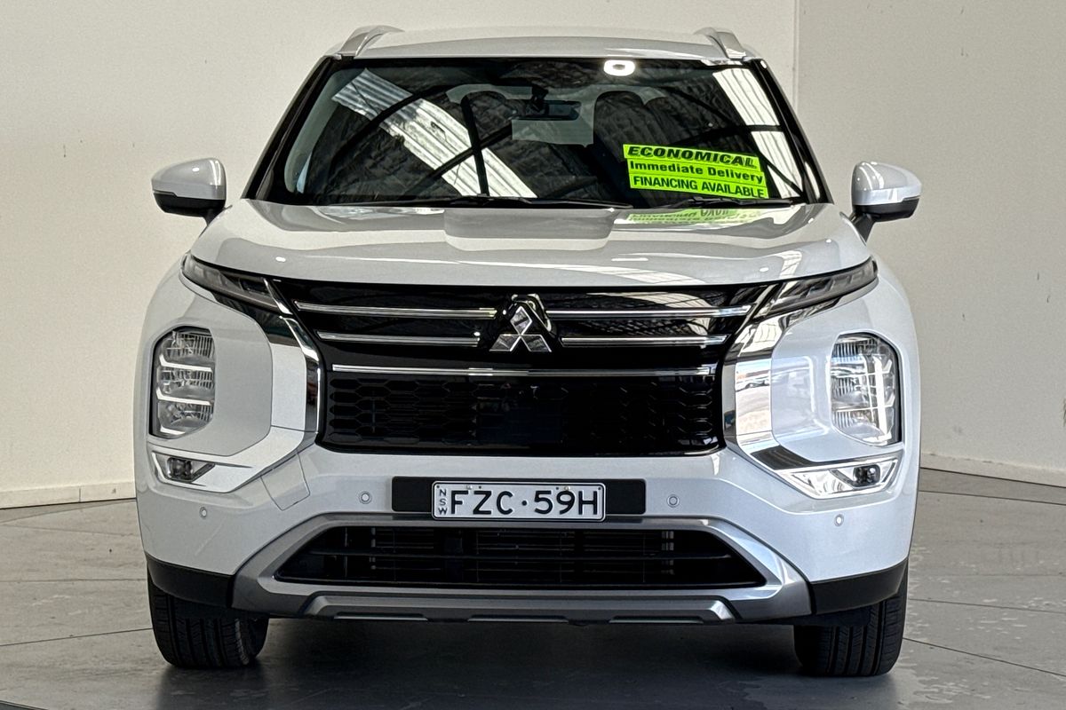 2025 Mitsubishi Outlander LS ZM