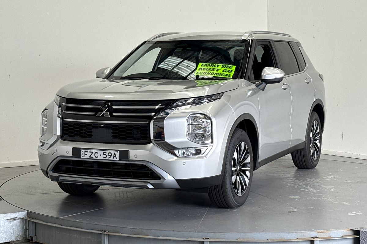 2025 Mitsubishi Outlander LS ZM