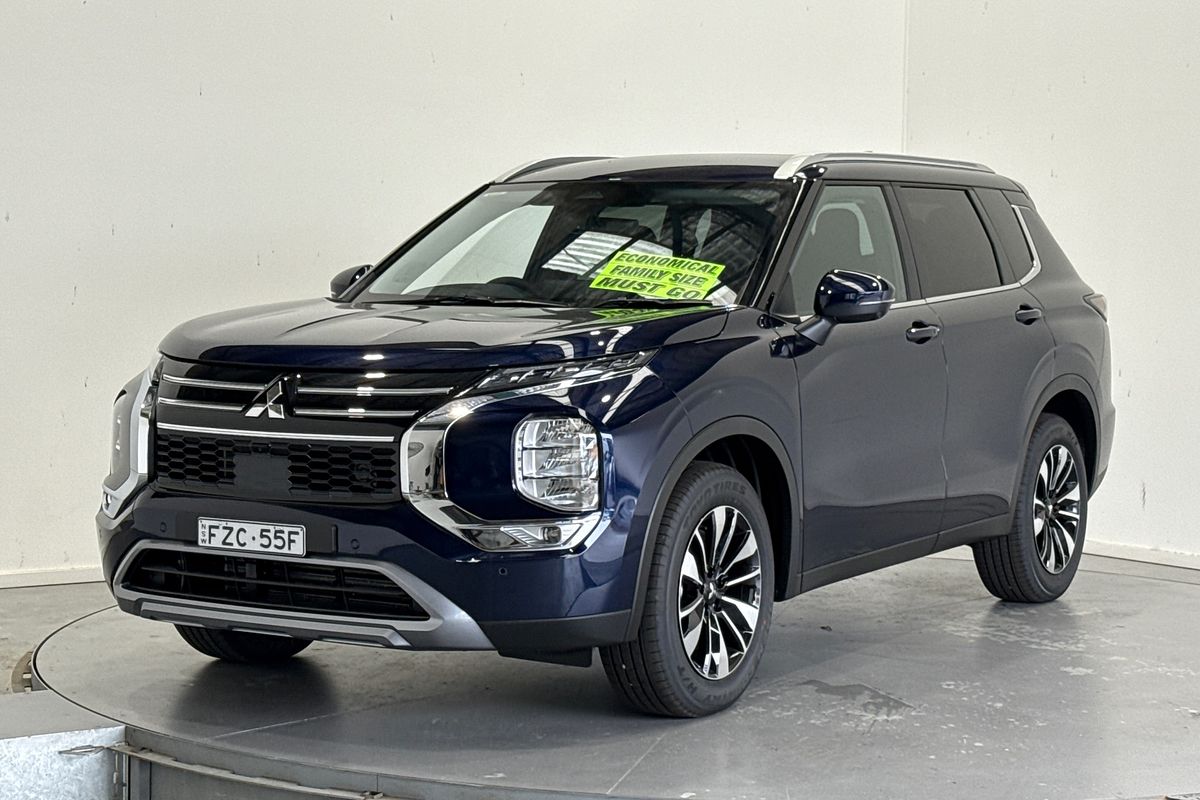 2025 Mitsubishi Outlander LS ZM