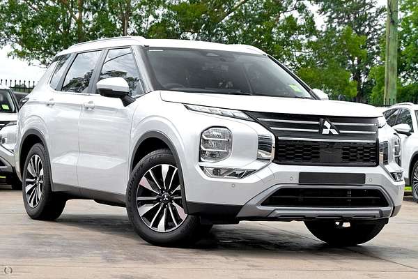 2025 Mitsubishi Outlander LS ZM