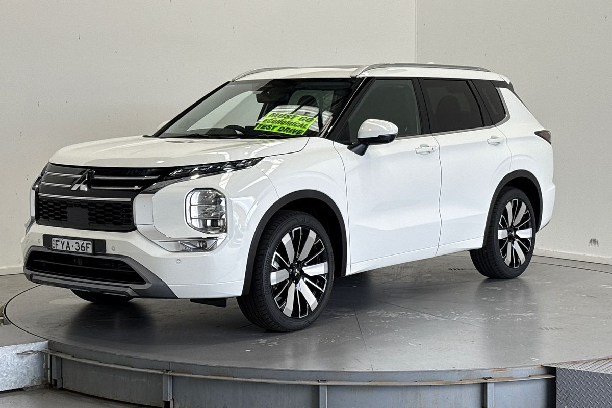 2025 Mitsubishi Outlander Exceed ZM