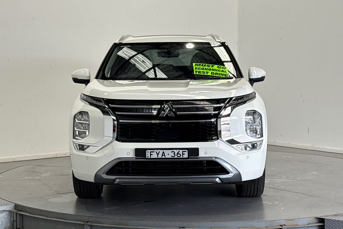 2025 Mitsubishi Outlander Exceed ZM