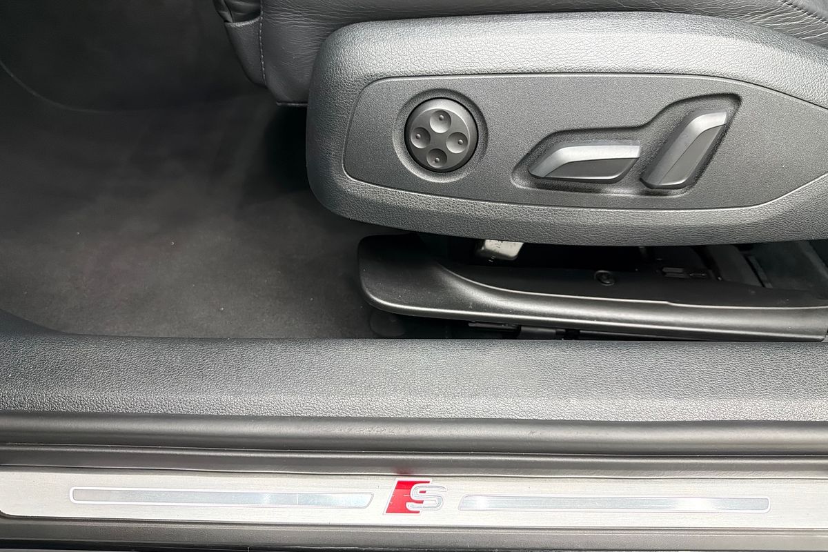 2021 Audi A4 45 TFSI S line B9