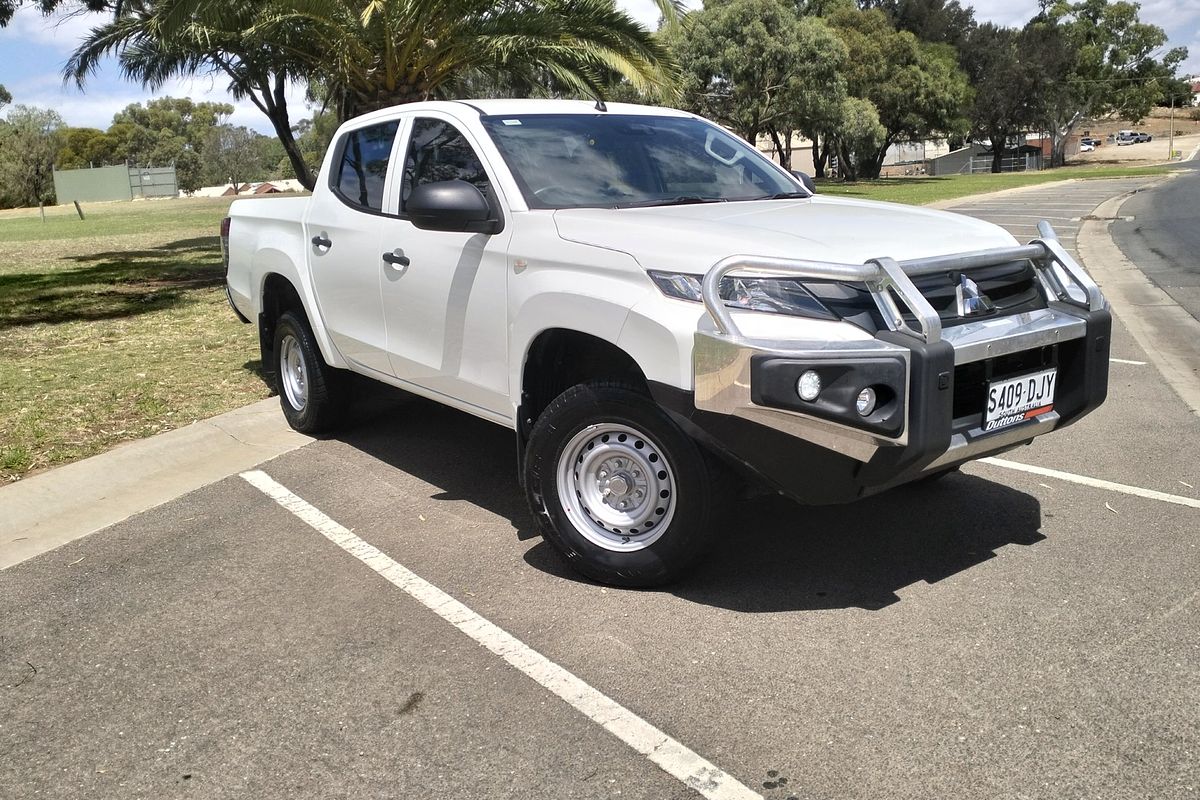 2022 Mitsubishi Triton GLX MR 4X4