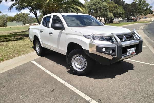 2022 Mitsubishi Triton GLX MR 4X4