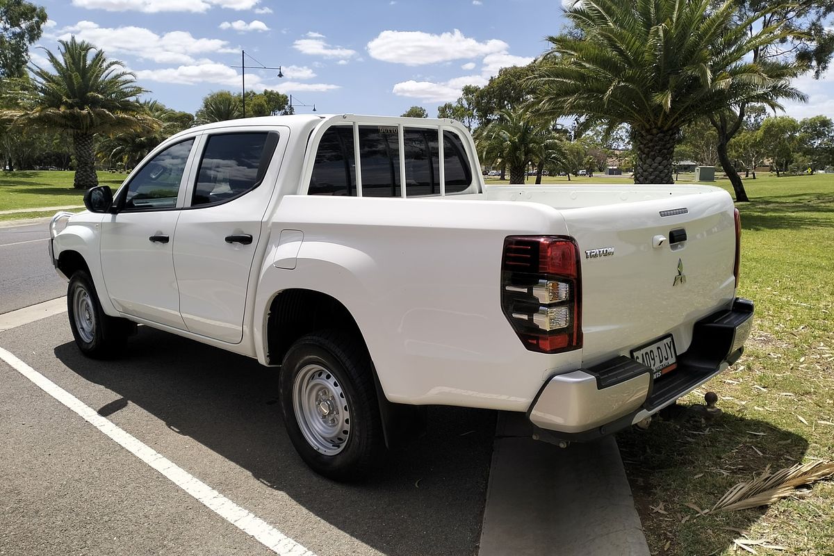 2022 Mitsubishi Triton GLX MR 4X4