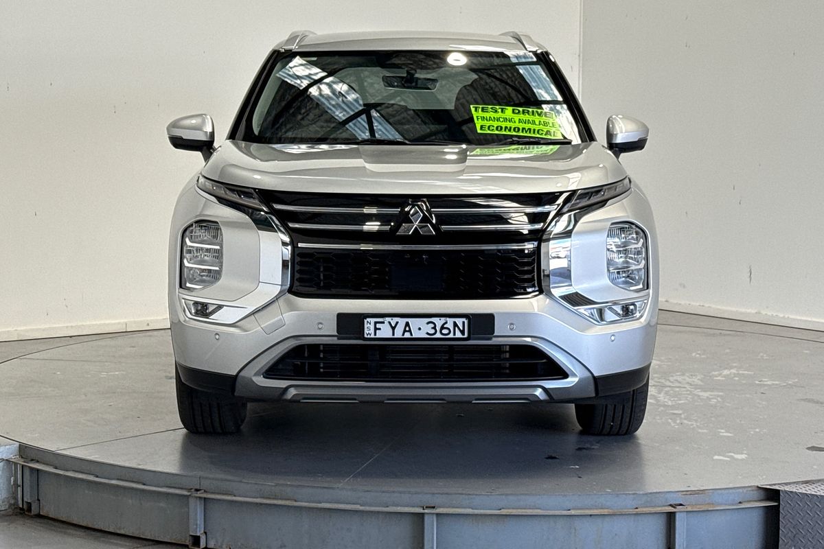 2025 Mitsubishi Outlander LS ZM