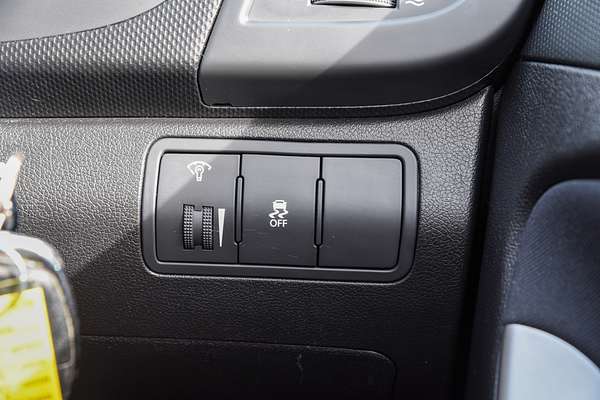 2019 Hyundai Accent Sport RB6 thumb-13