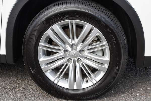 2024 Mitsubishi Outlander LS ZM thumb-3