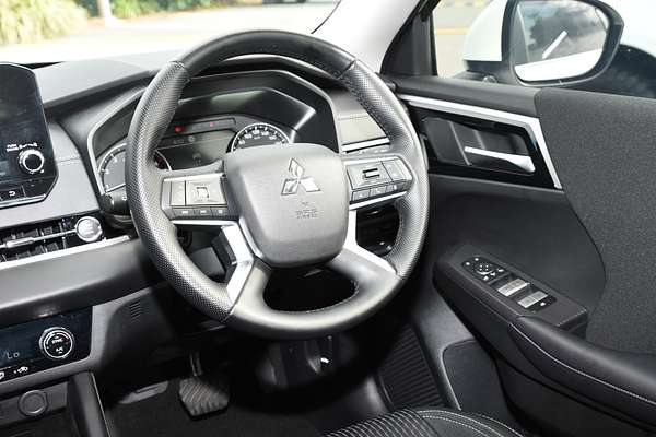 2024 Mitsubishi Outlander LS ZM thumb-17