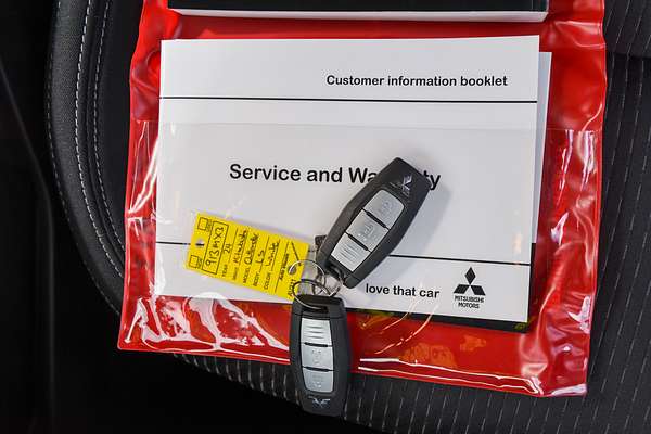 2024 Mitsubishi Outlander LS ZM thumb-21