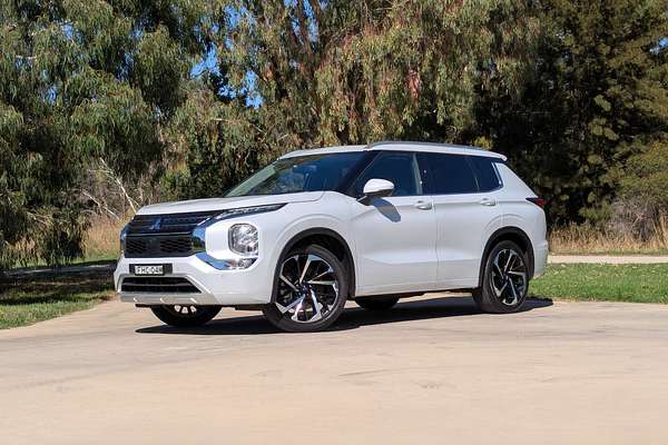 2023 Mitsubishi Outlander Exceed ZM