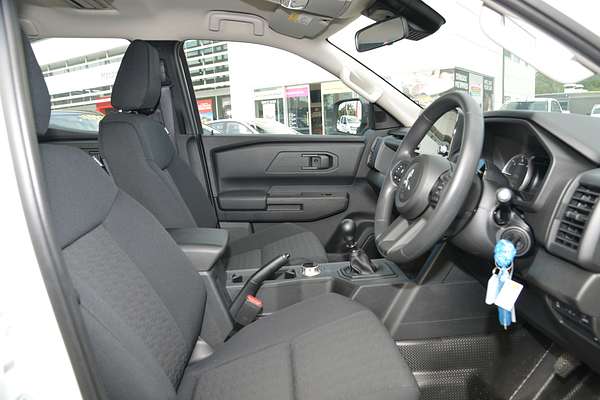 2025 Mitsubishi Triton GLX MV 4X4 thumb-9
