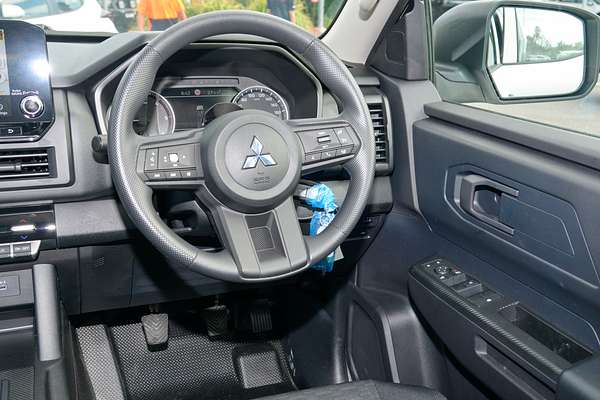 2025 Mitsubishi Triton GLX MV 4X4 thumb-17