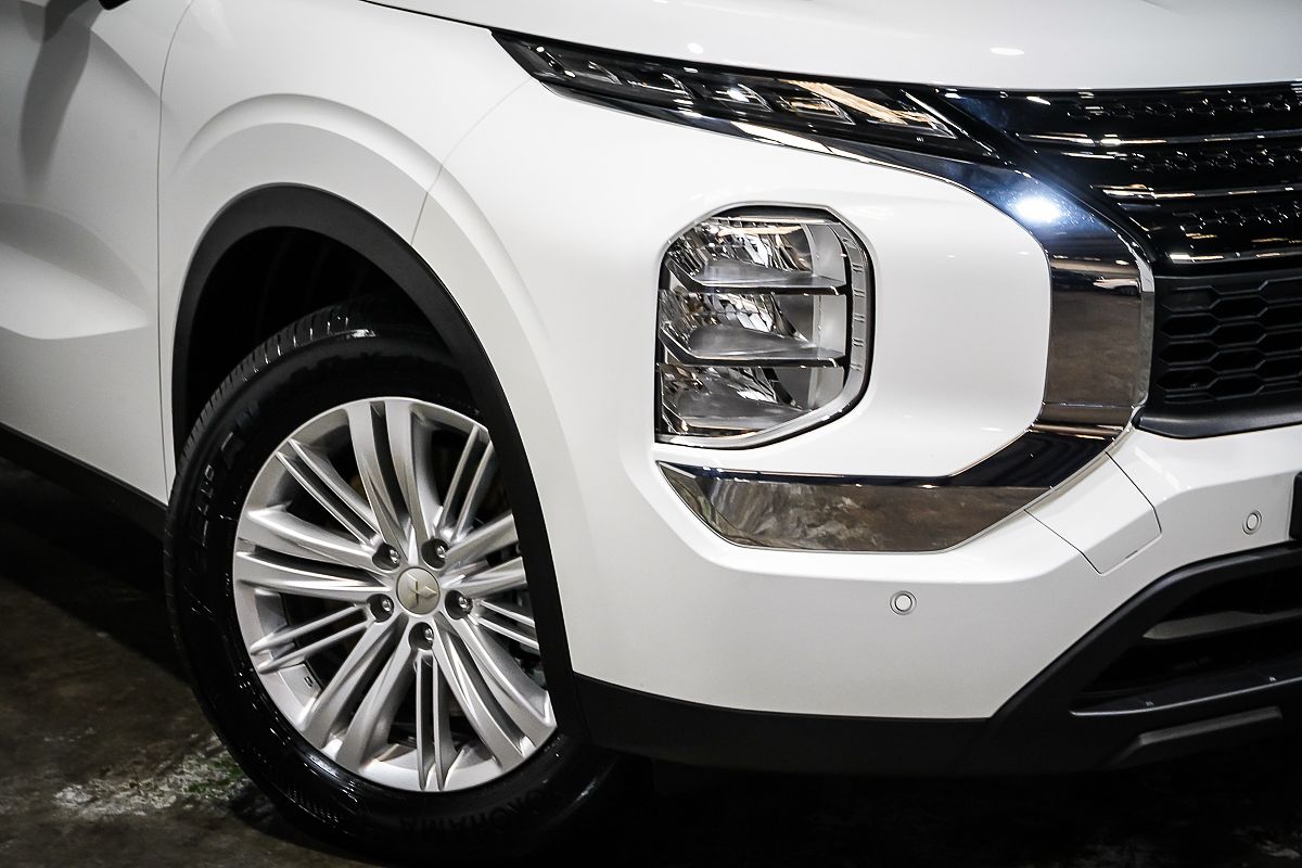 2025 Mitsubishi Outlander ES ZM