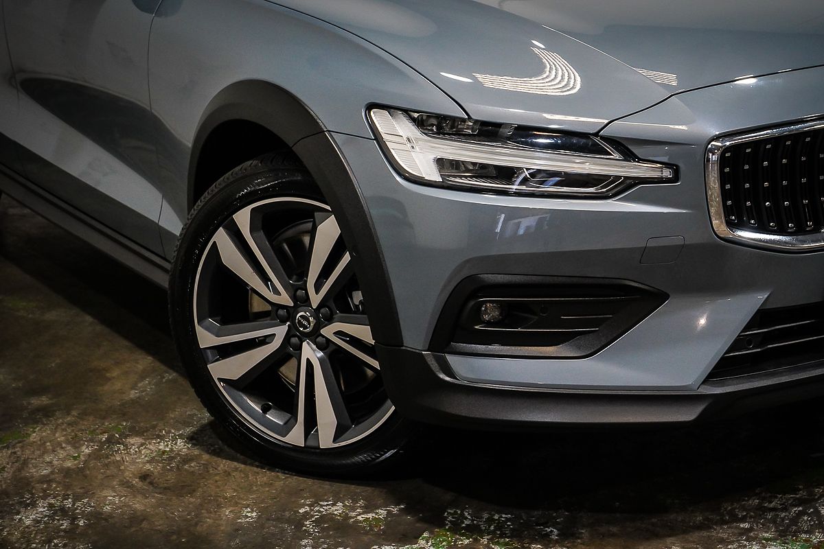 2021 Volvo V60 Cross Country B5