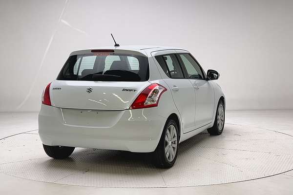 2014 Suzuki Swift GLX Navigator FZ thumb-1